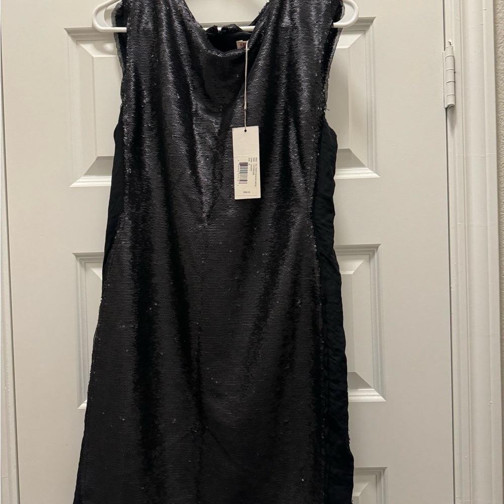Rebecca Taylor All Over Sequin Dress in Caviar
Rebecca Taylor - Picture 5 of 5